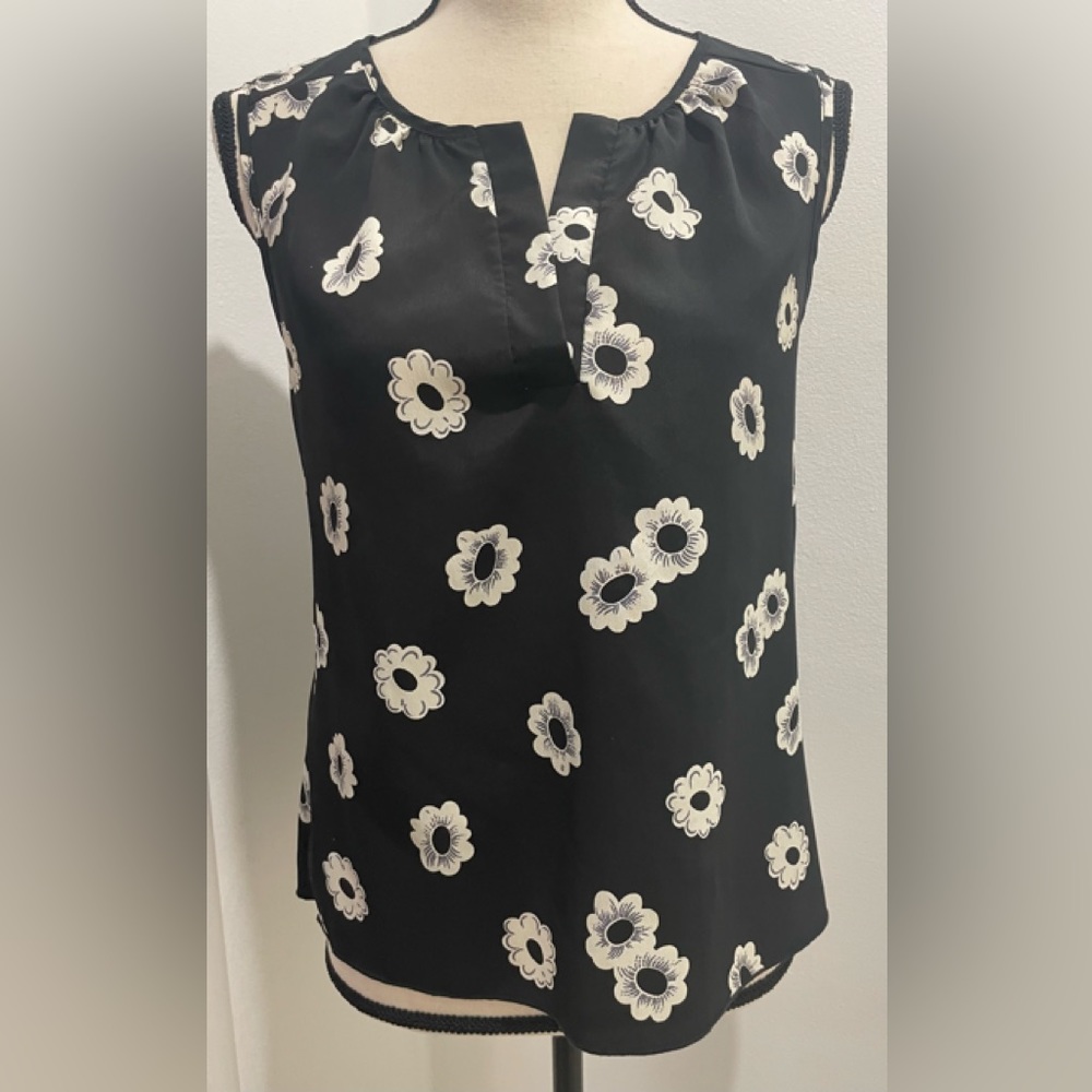 SUGARMINT SLEEVELESS ALL OVER FLORAL PRINT LIGHTWEIGHT TOP/BLOUSE